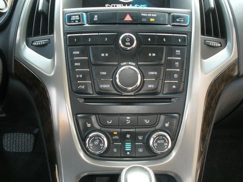 Used 2012 Buick Verano Leather FWD image 37