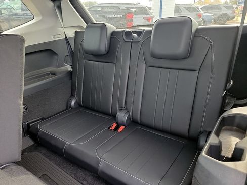 Used 2024 Volkswagen Tiguan SE FWD image 9