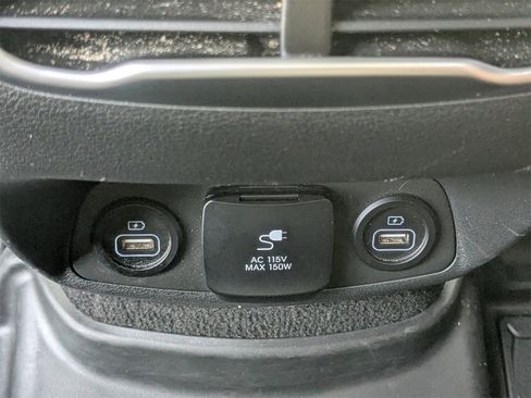 Used 2023 Hyundai Santa Fe Limited image 16