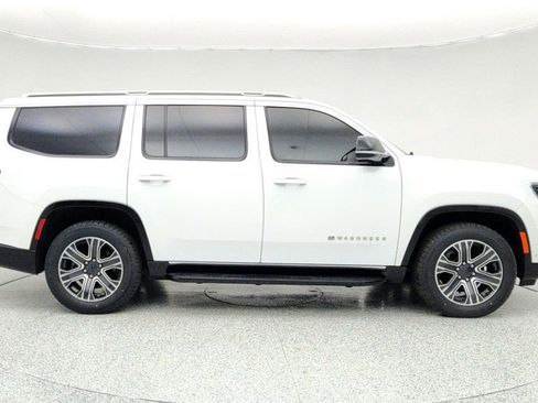 Used 2023 Jeep Wagoneer 4WD w/ Premium Group I image 4