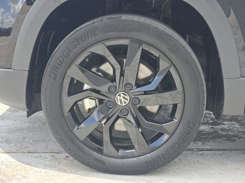Used 2023 Volkswagen Taos SE image 15