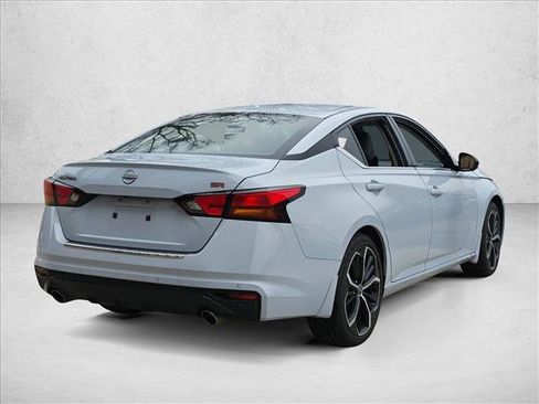 Used 2023 Nissan Altima 2.5 SR w/ SR Premium Package image 5