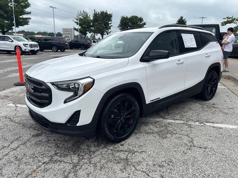 Used 2020 GMC Terrain SLE w/ Elevation Edition FWD image 13