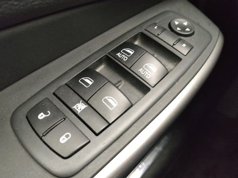 Used 2019 Jeep Cherokee Limited image 27