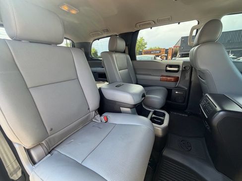 Used 2018 Toyota Sequoia Platinum AWD/4WD image 24
