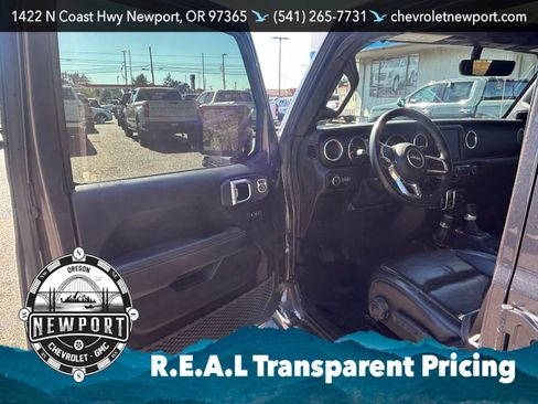Used 2019 Jeep Wrangler Unlimited Sahara AWD/4WD image 12
