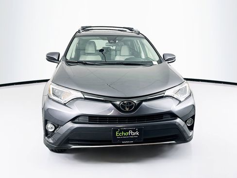 Used 2018 Toyota RAV4 XLE AWD/4WD image 2
