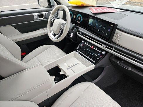 Used 2025 Hyundai Santa Fe SEL image 14