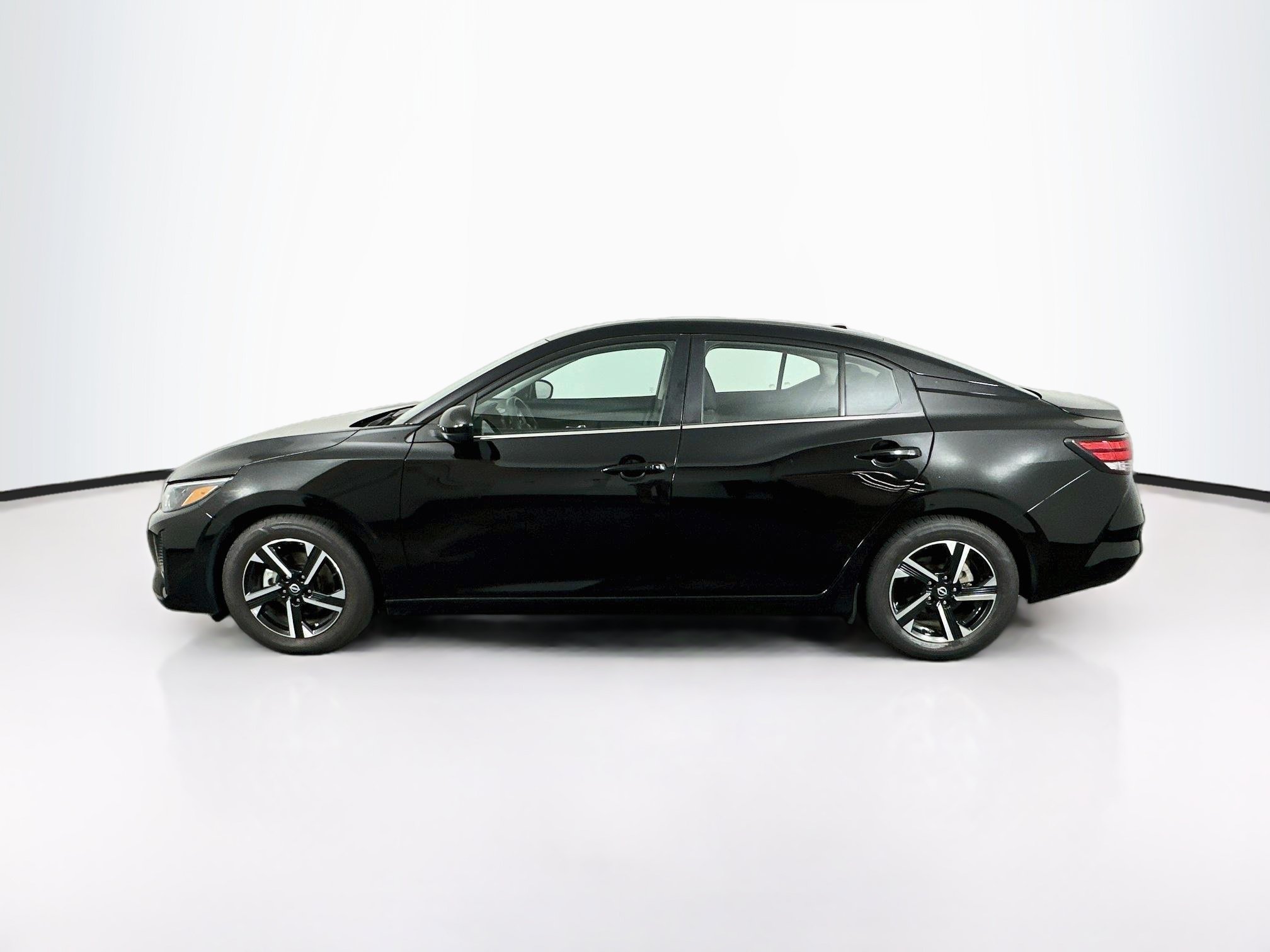 Used 2025 Nissan Sentra SV FWD image 4