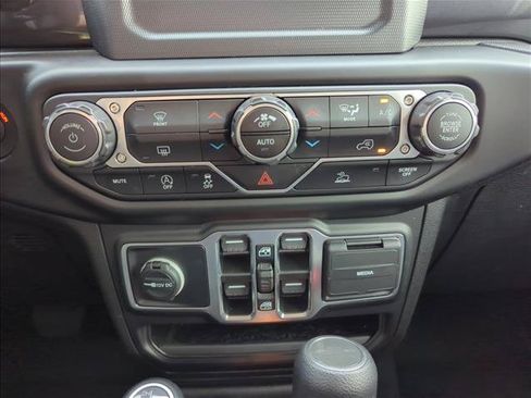 Used 2022 Jeep Gladiator Sport AWD/4WD image 12