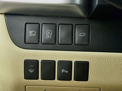 Used 2017 Toyota Highlander Limited FWD image 10