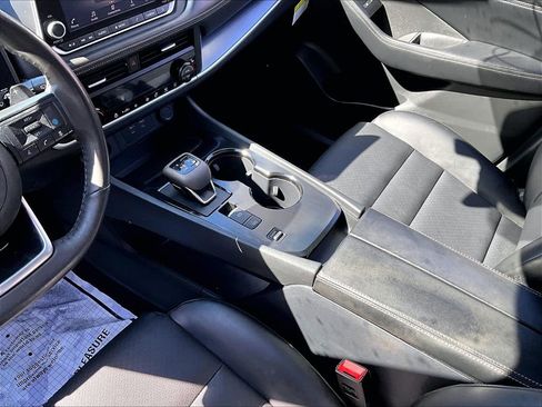 Used 2024 Nissan Rogue SV w/ SV Premium Package image 13