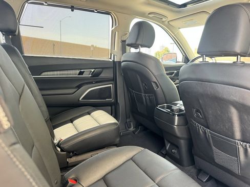 Used 2023 Kia Telluride EX w/ EX Captain's Chair Package image 42