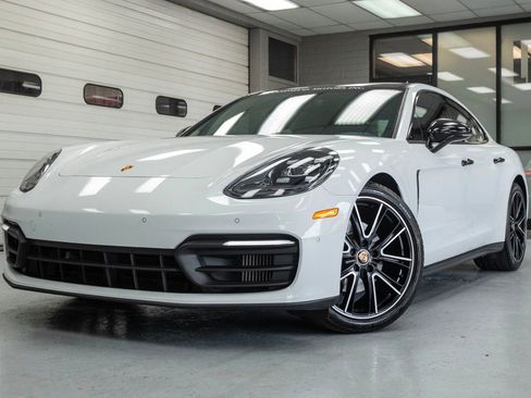 Used 2021 Porsche Panamera image 2