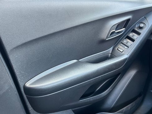 Used 2022 Chevrolet Trax LT w/ LT Convenience Package AWD/4WD image 31