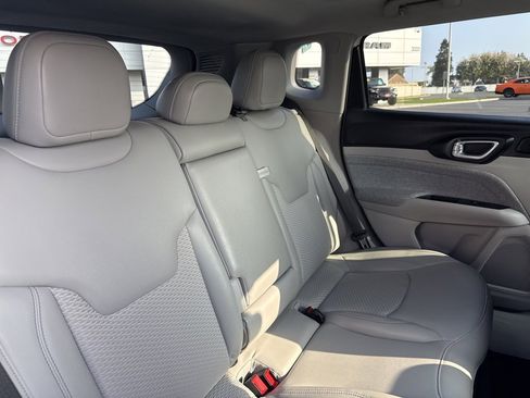 Used 2022 Jeep Compass Latitude w/ Sun and Sound Group image 15