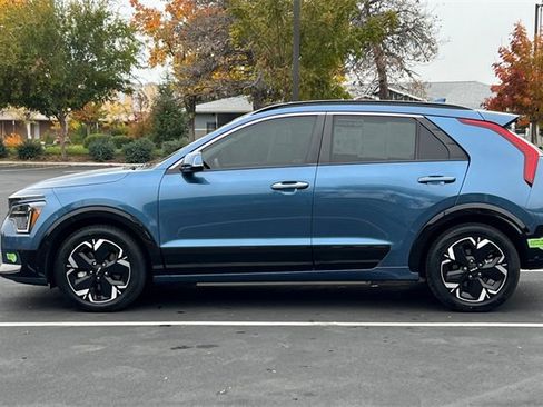 Certified 2023 Kia Niro Wave image 9