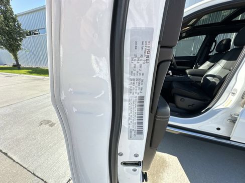 Used 2019 Jeep Grand Cherokee Summit AWD/4WD image 33