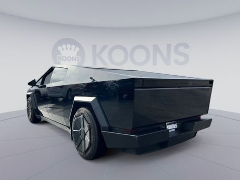 Used 2024 Tesla Cybertruck AWD Crew Cab image 4