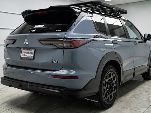 Used 2025 Mitsubishi Outlander AWD image 9