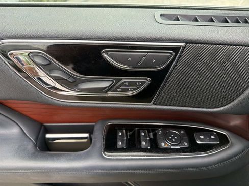 Used 2022 Lincoln Navigator Reserve RWD image 12