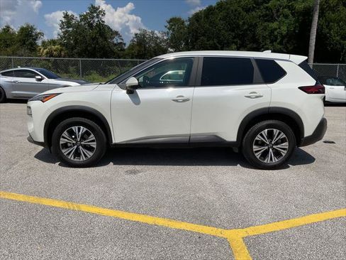 Used 2022 Nissan Rogue SV FWD image 3
