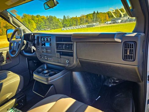 New 2025 GMC Savana 2500 w/ Driver Convenience Package image 29