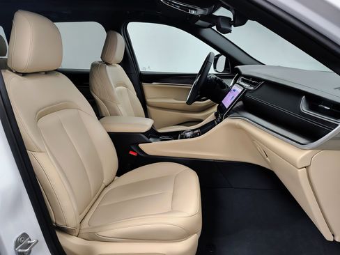 Used 2024 Jeep Grand Cherokee Limited image 27