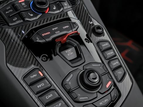 Used 2021 Lamborghini Aventador SVJ image 45