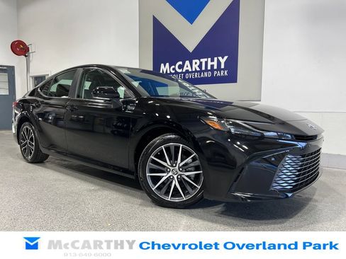 Used 2025 Toyota Camry XLE w/ Premium Plus Package AWD/4WD image 1