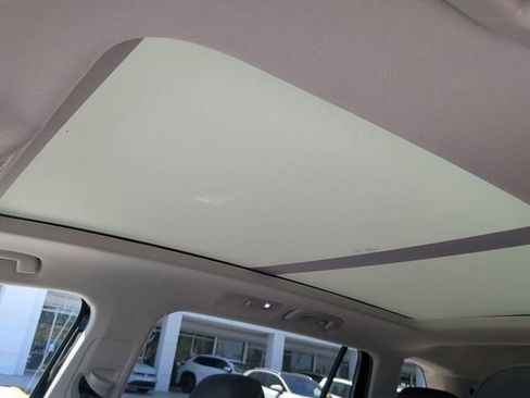 Certified 2024 Volkswagen Tiguan SE image 21