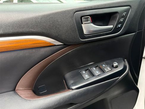 Used 2018 Toyota Highlander Limited image 36