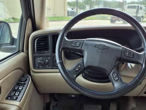 Used 2005 Chevrolet Avalanche LS w/ Onstar Plus Package RWD image 20