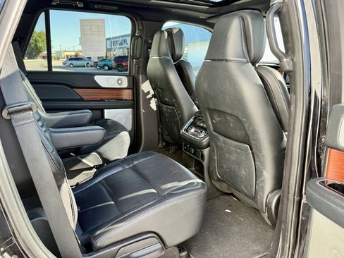 Used 2019 Lincoln Navigator Reserve image 21