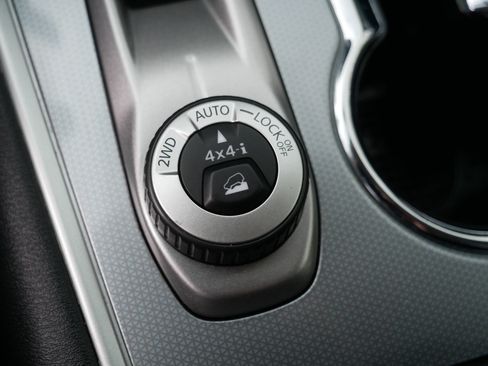 Used 2017 Nissan Pathfinder SL w/ Trailer Tow Package AWD/4WD image 32