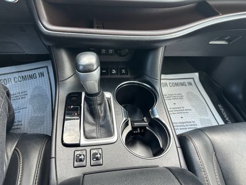 Used 2017 Toyota Highlander XLE AWD/4WD image 71
