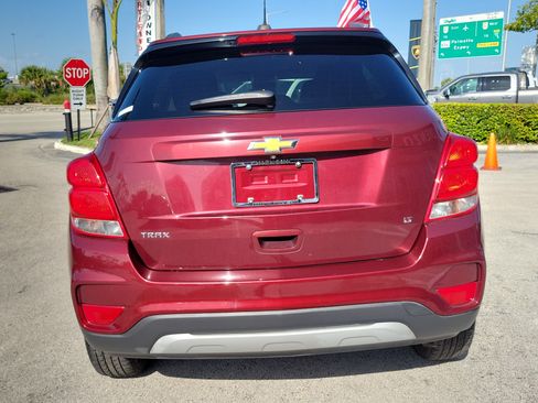 Used 2017 Chevrolet Trax LT FWD image 6