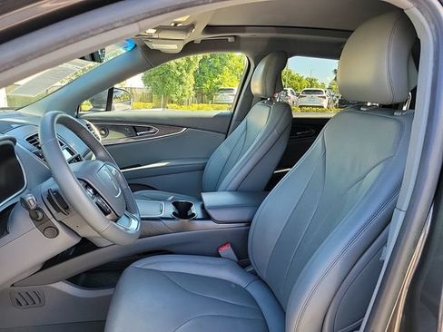 Used 2019 Lincoln Nautilus Reserve FWD image 9