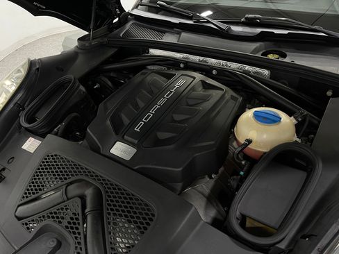 Used 2017 Porsche Macan S image 27