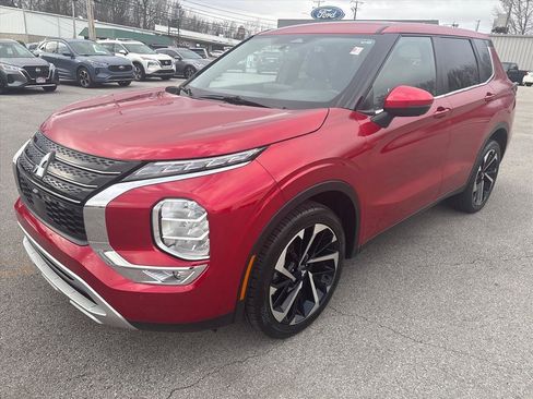 Used 2023 Mitsubishi Outlander SE image 3