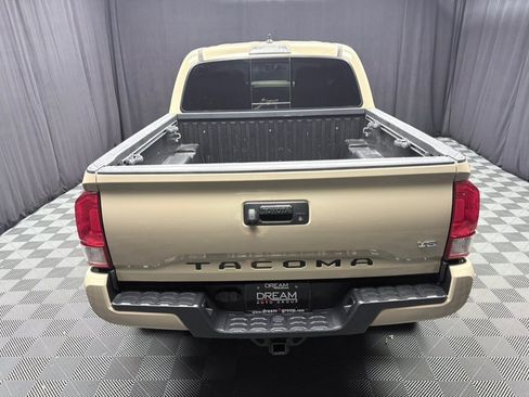Used 2017 Toyota Tacoma TRD Sport w/ Tow Package (A/T) AWD/4WD image 4
