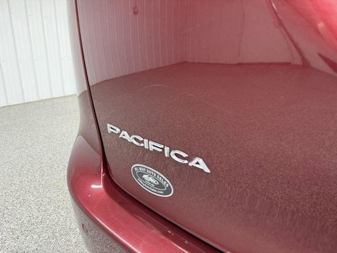 Used 2017 Chrysler Pacifica Limited image 8