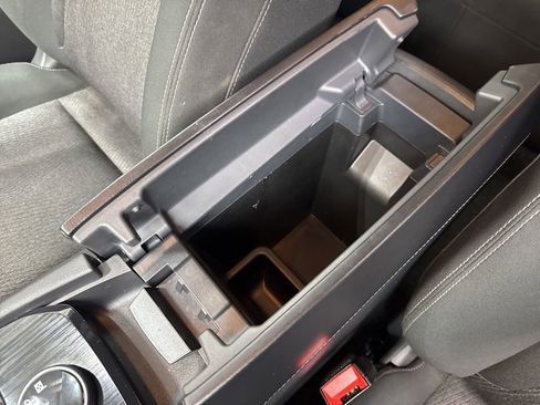 Used 2024 Nissan Rogue SV image 27