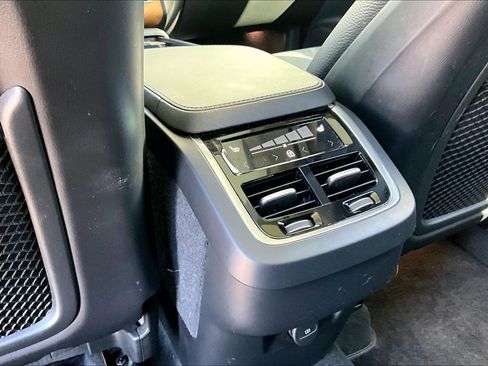 Used 2024 Volvo XC90 B6 Plus image 34