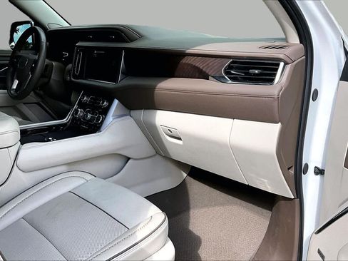 Used 2024 GMC Yukon XL Denali AWD/4WD image 19
