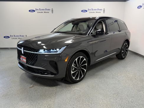 Used 2024 Lincoln Nautilus Black Label image 3