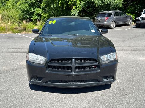 Used 2014 Dodge Charger SXT w/ Blacktop Package RWD image 2