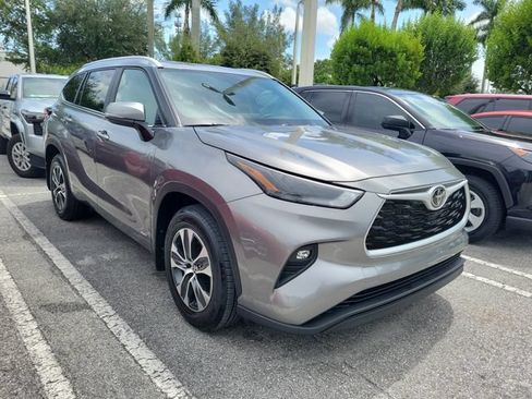Used 2026 Toyota Highlander XLE AWD/4WD image 2
