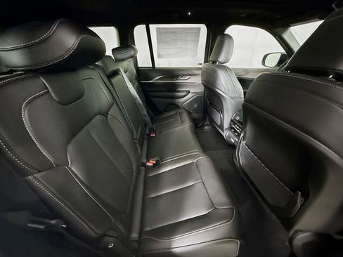 New 2025 Jeep Grand Cherokee Limited image 28