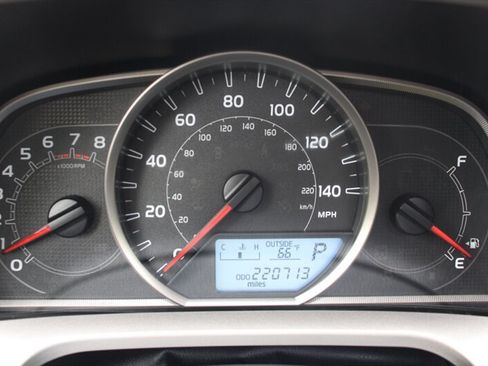 Used 2013 Toyota RAV4 XLE AWD/4WD image 7